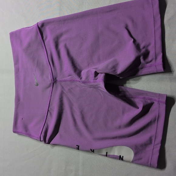 Nike Women's Purple Shorts Size Small - Picture 3 of 6